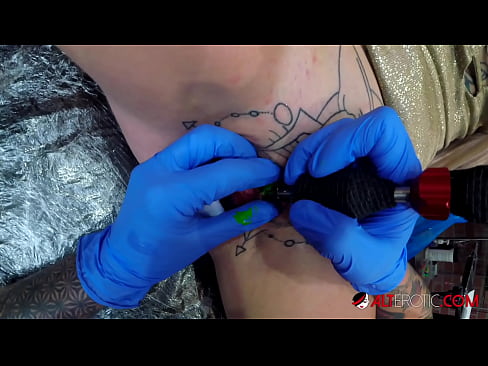 ❤️ La bomba Sully Savage, molt tatuada, es va tatuar al clítoris ️❌  Sexe a nosaltres ca.passenger33.ru ❌❤